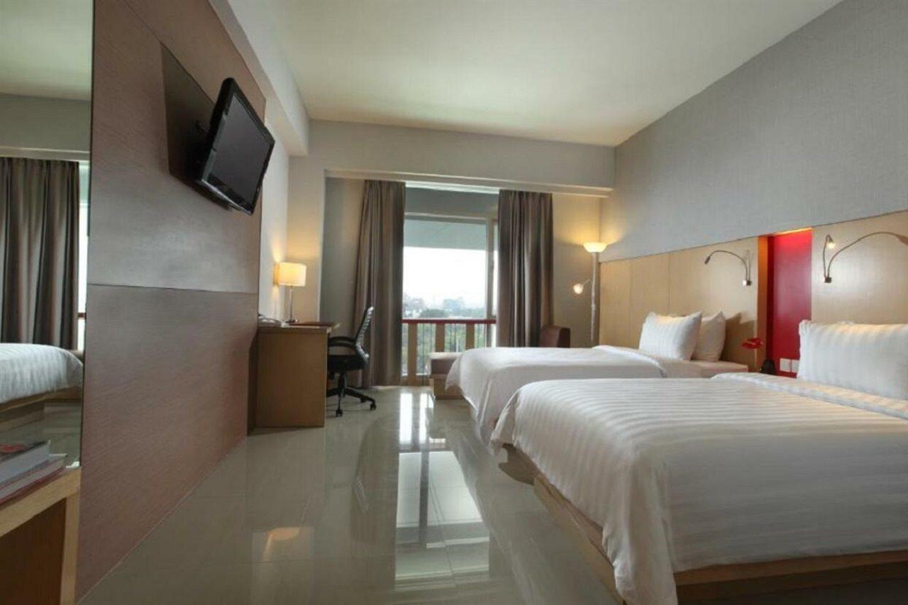 Santika Premiere Dyandra & Convention - Hotel 4*