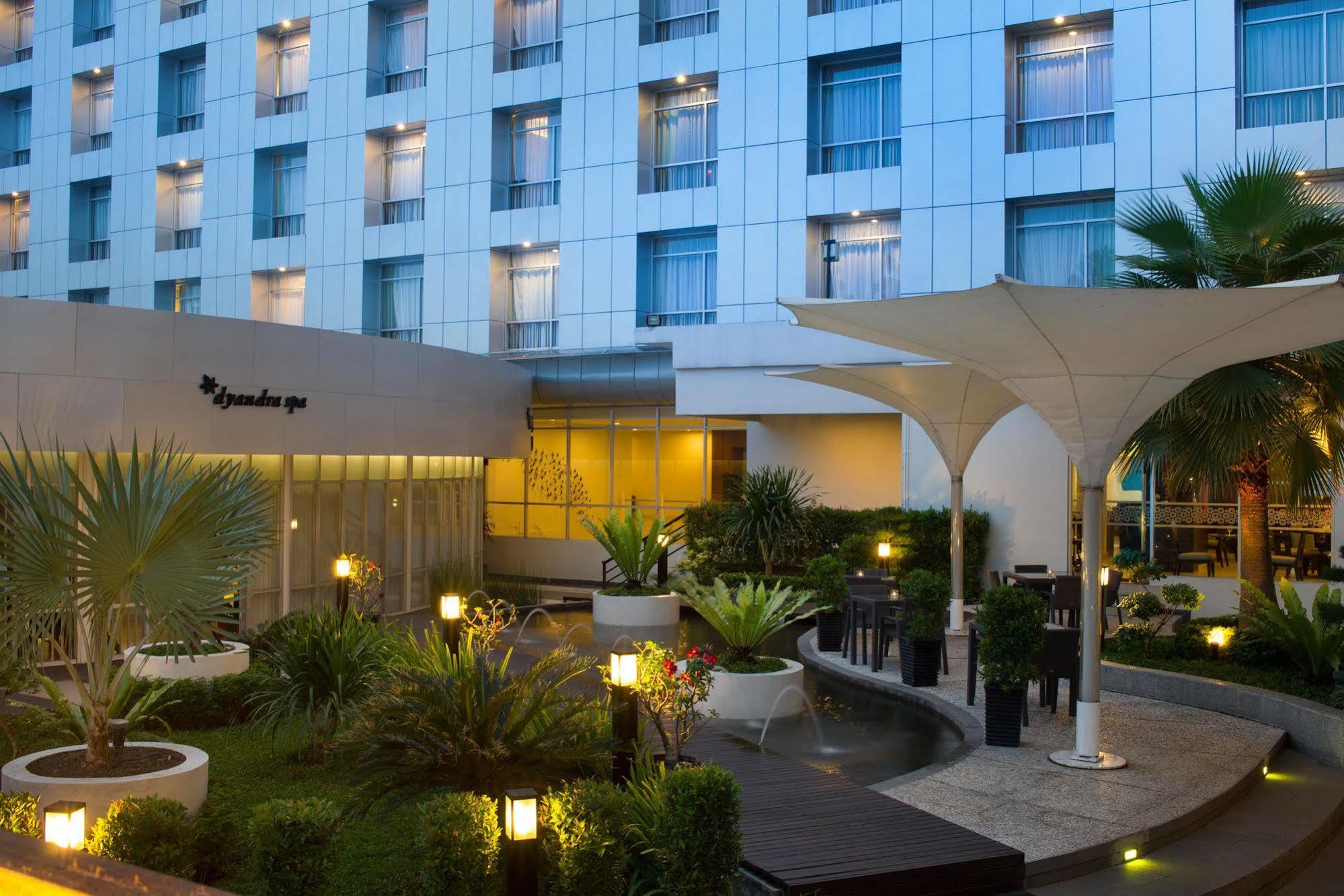 Santika Premiere Dyandra & Convention - Hotel